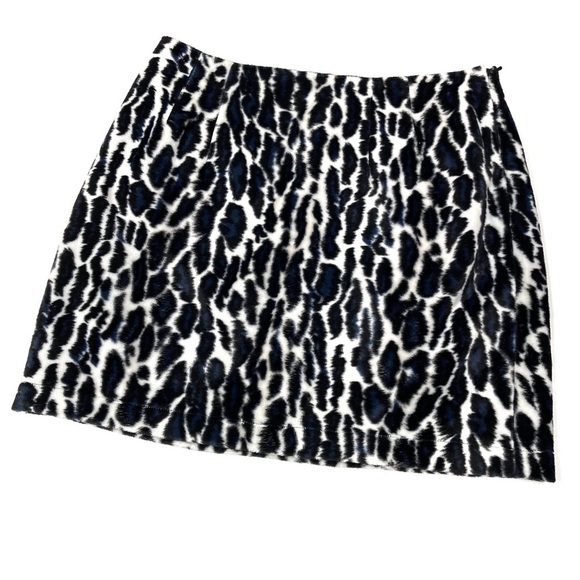 GUESS | VTG Black White Blue Animal Print Mini Skirt 29 - Picture 1 of 7